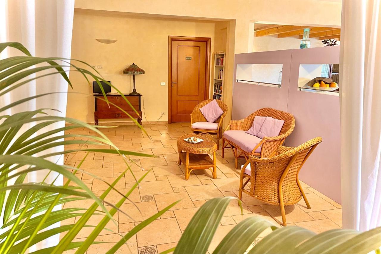 Albergo Vittoria Тосколано-Мадерно Экстерьер фото